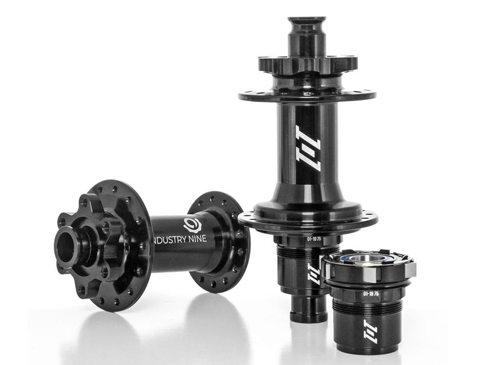 1/1 Hubs with Light Bicycle Recon Carbon Rims